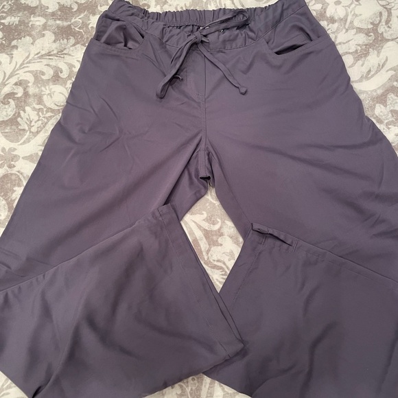 Women’s Grey’s Anatomy Scrub Set Size Medium Gray - Picture 2 of 9